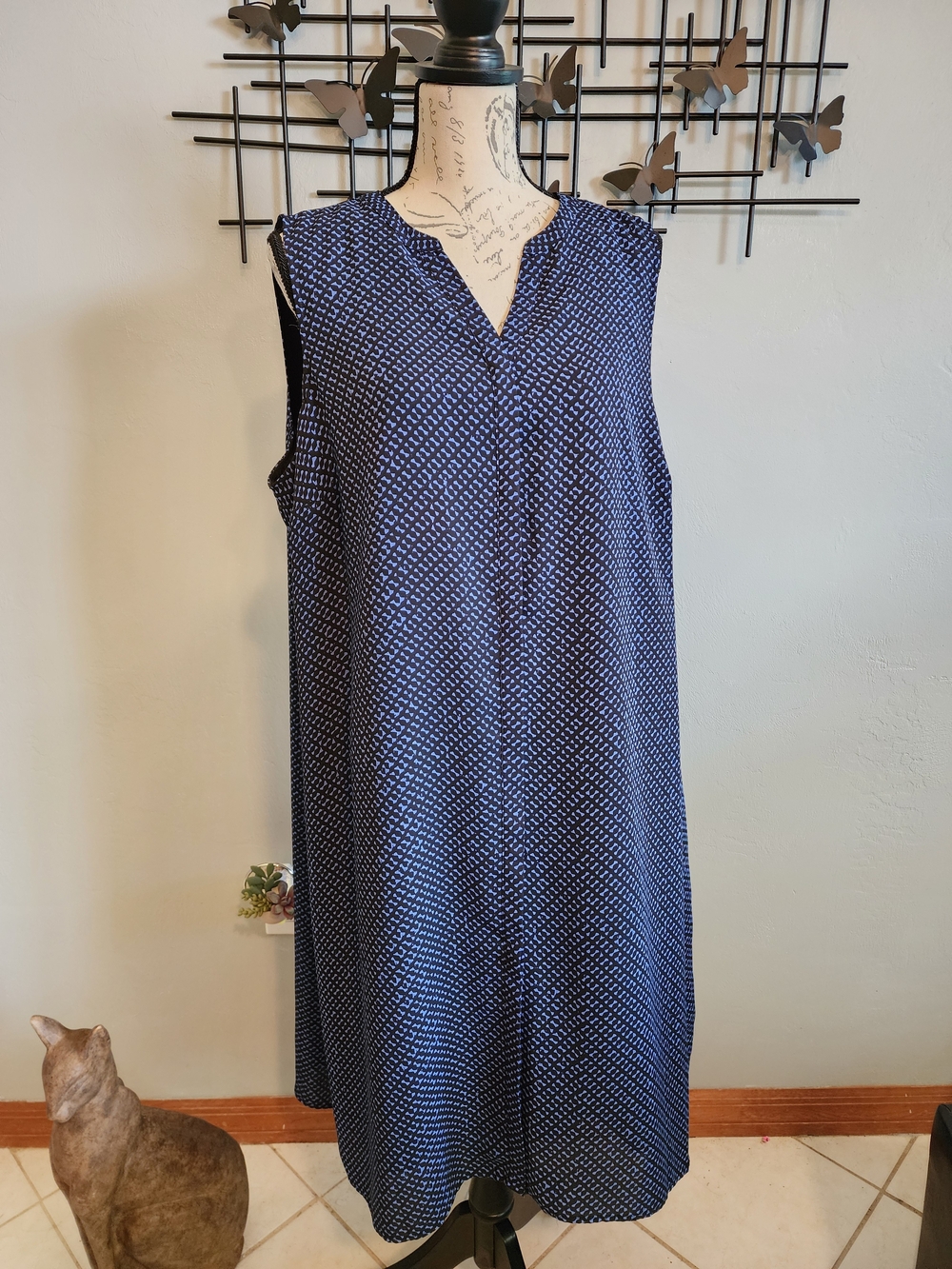 Apt. 9 Navy and White Sleeveless V-Neck Shift Dress